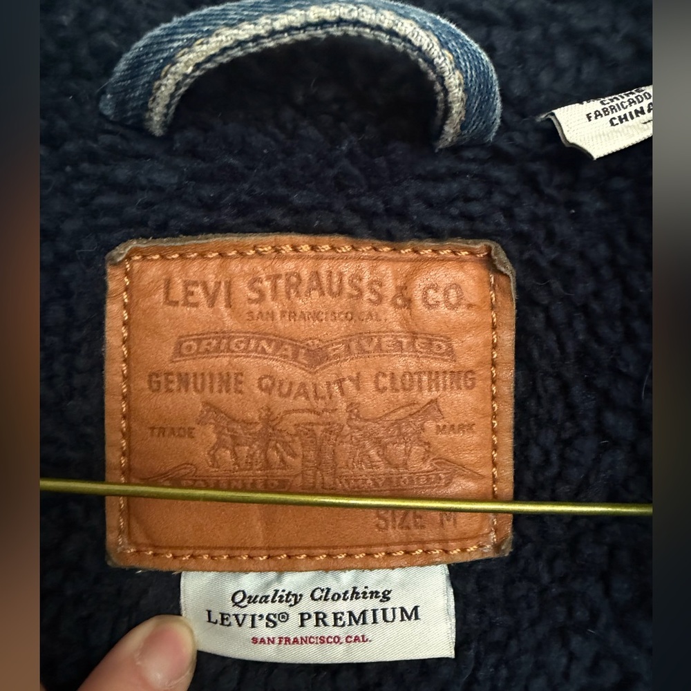 Levi's Navy Blue Sherpa Lined Denim Trucker Jacket - Picture 3 of 9
